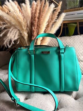 Kate Spade Newbury Lane  Saffiano leather satchel with gold-tone plaque